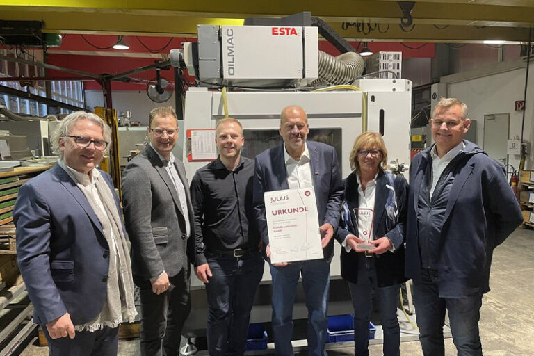 v.l.n.r.: Karl Sonnleithner (Wirtschaftsbund-Obmann Laakirchen), Martin Ettinger (Wirtschaftsbund-Bezirksobmann), Maximilian Danner, Fritz Danner, Barbara Danner und Robert Oberfrank (Leiter WKO Gmunden).